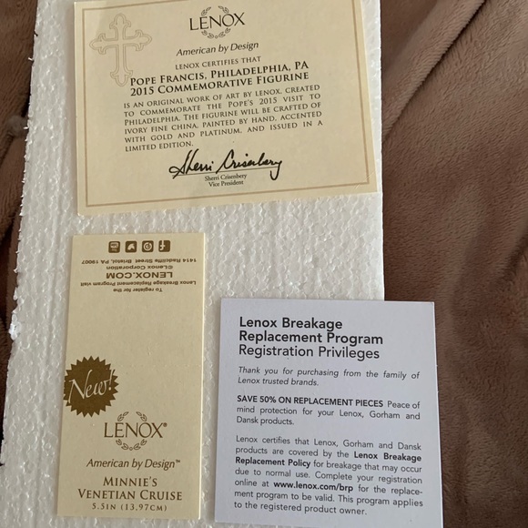 Lenox - New in Box.  Pope Francis statue  limited edition Philadelphia 2015 - Picture 13 of 13